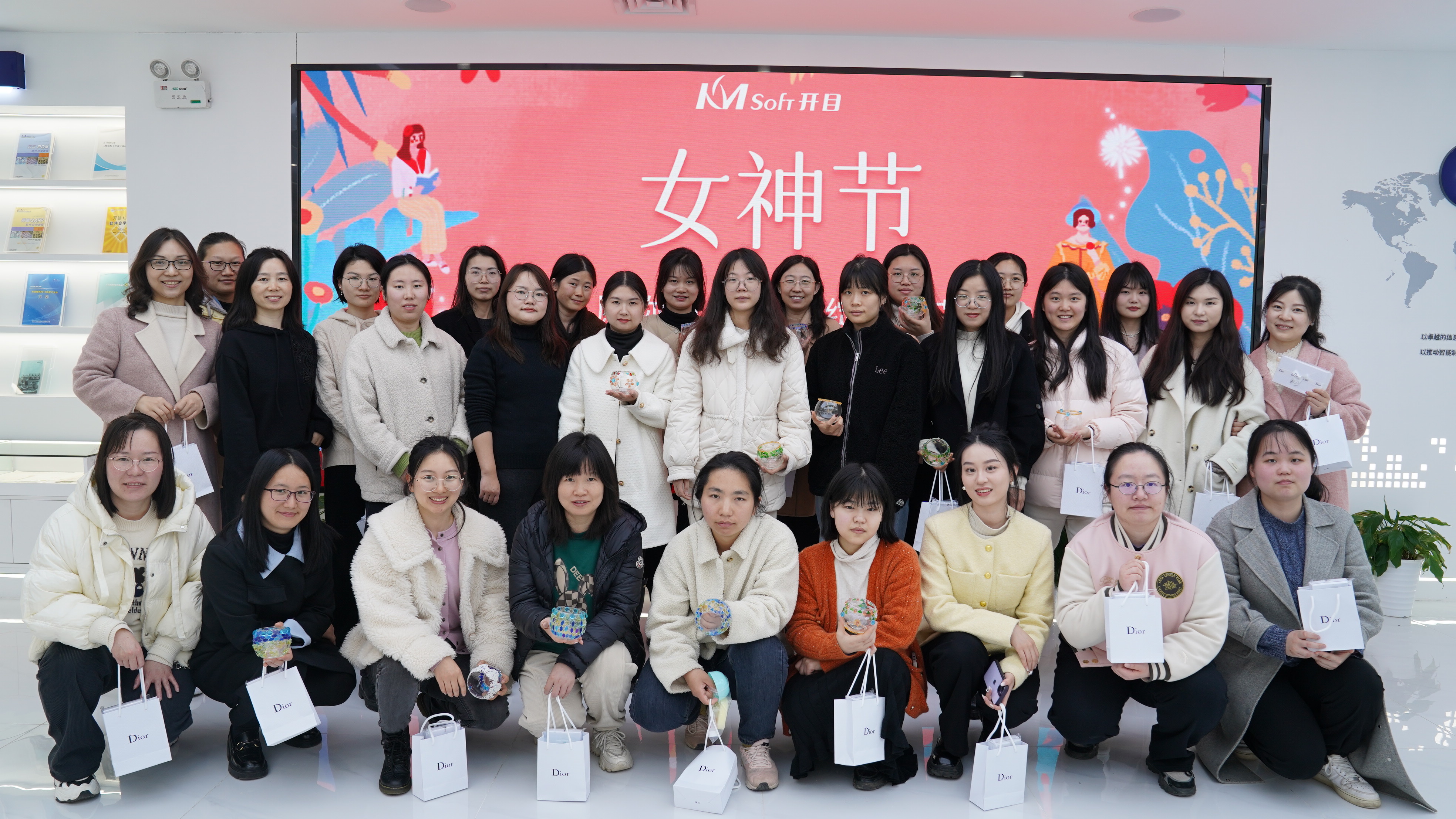 3·8特輯丨致開目女神，熱辣滾燙，綻放光芒