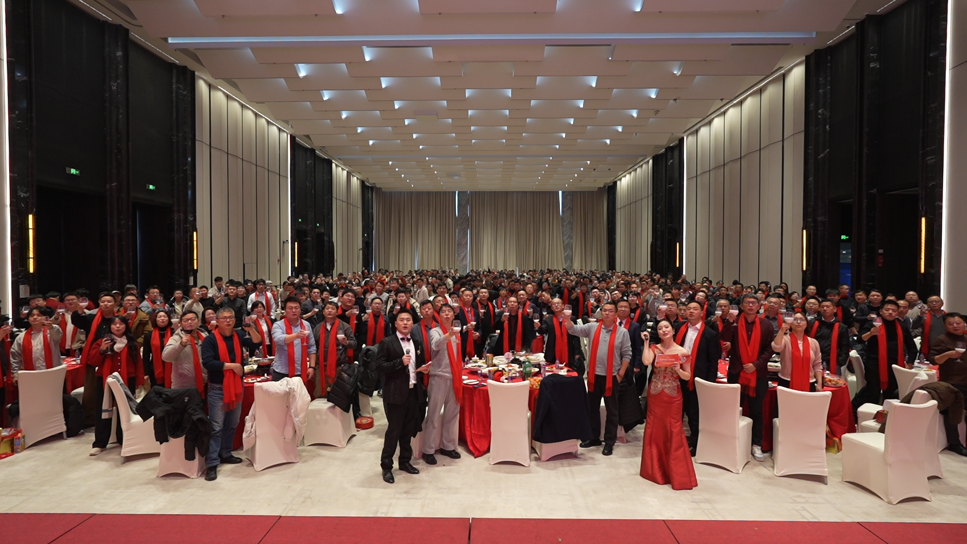 聚力拓疆?駿啟新程｜開目公司2026新春年會暨頒獎典禮圓滿舉行